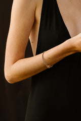 Liliflo_Bijoux modulables Swiss made_bracelet simple tour pour femme couleur acier avec un Murano Confetti