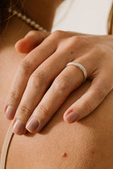 Liliflo - Bijoux swiss made - Alliance givrée femme or gris Horizon 3,5 mm