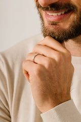 Liliflo - Bijoux Swiss made - Alliance homme Dune or gris 18 carats 2,5 mm - effet poli