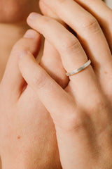 Liliflo - Bijoux Swiss made - Alliance femme or gris Zephyr 4,5 mm - Effet givré