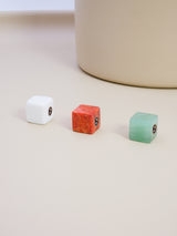 Coffret trois cubes Corail, Howlite et Aventurine