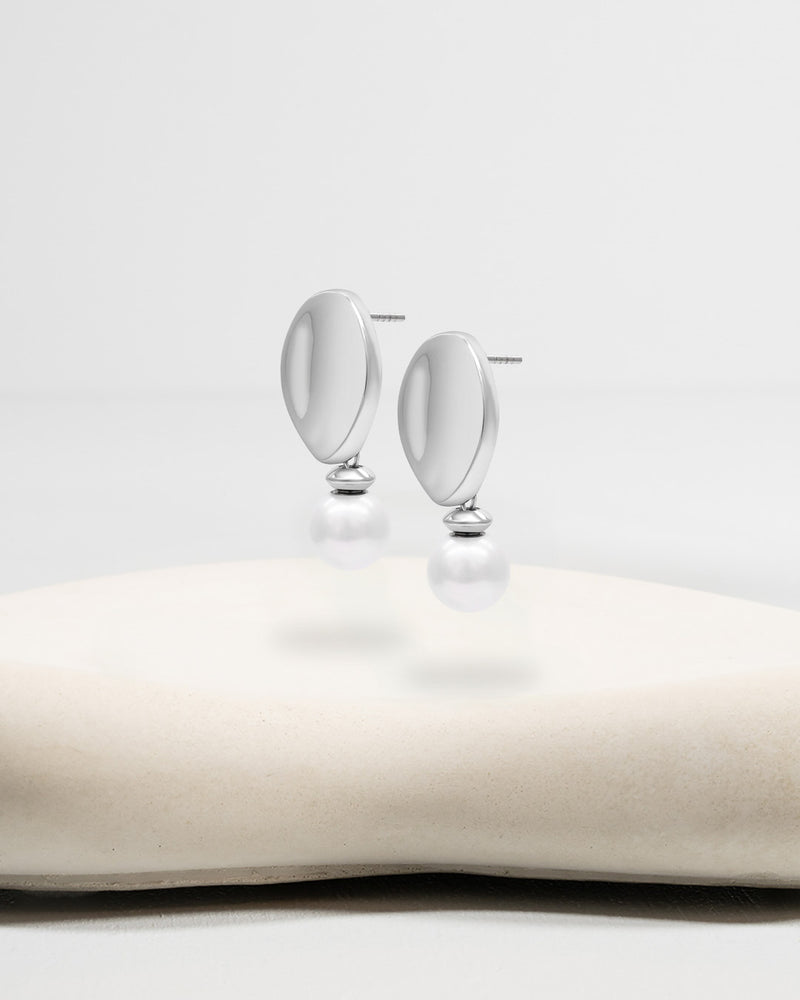 Liliflo_Swiss made Interchangeable Jewellery_Giorgia Ohrringe in Stahlfarbe mit einer Zierverschluss Zuchtperle