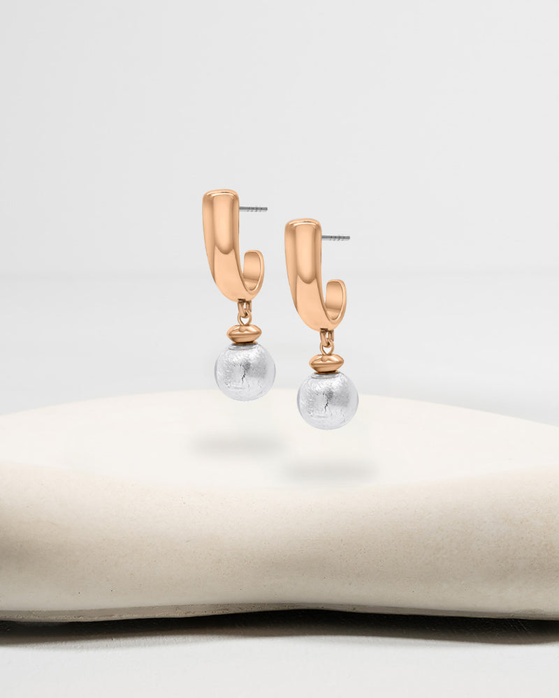 Liliflo_Swiss made Wechselschmuck_Iris Ohrringe in der Farbe Roséfarbener Edelstahl mit einem Zierverschluss Muranokristall