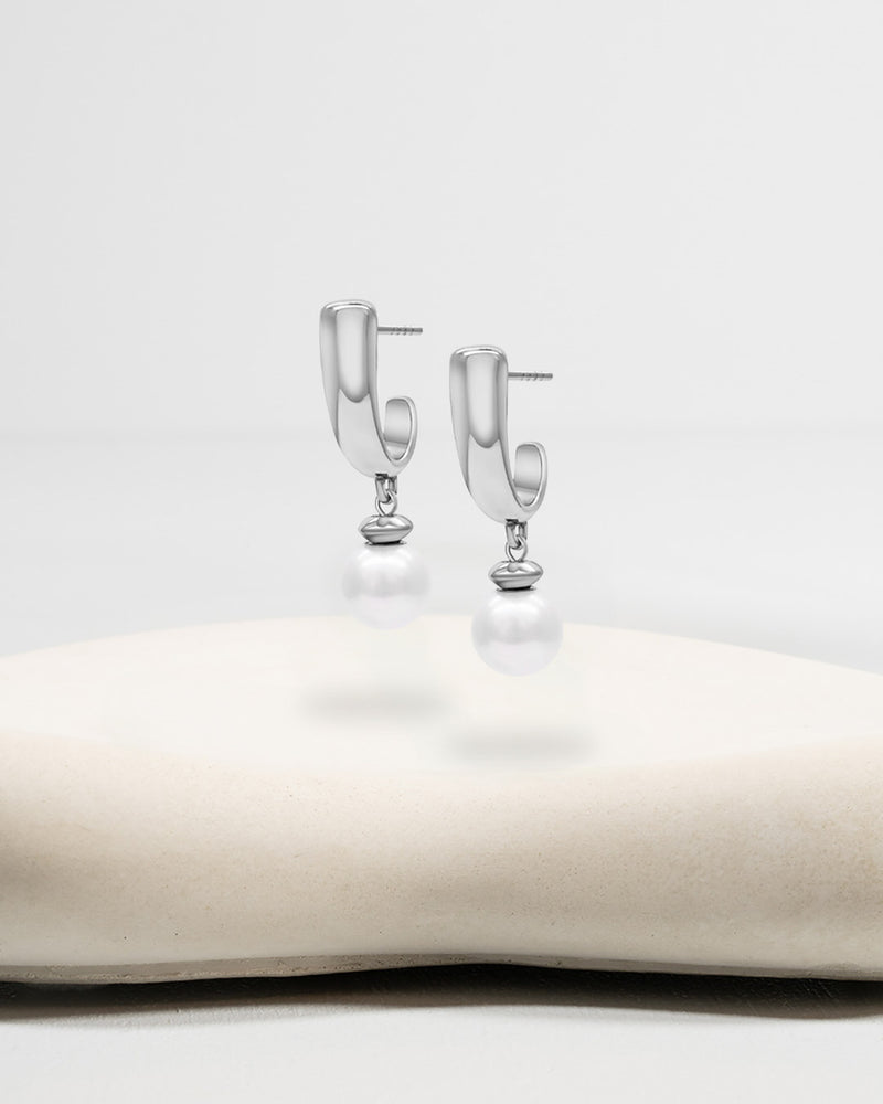 Liliflo_Swiss made Interchangeable Jewellery_Iris Ohrringe in Stahlfarbe mit einer Zierverschluss Zuchtperle
