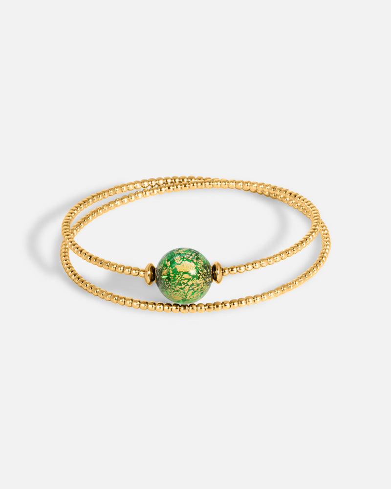 Liliflo_Schmuck modular swiss made_Doppelt gedrehtes Milonga Armband_Farbe Gelbgold mit einem grünen Murano Boreal mit Blattgold