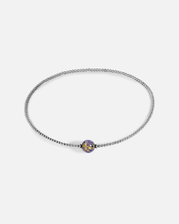 Liliflo_modularer Schmuck swiss made_Halskette Tango_natürliche Farbe mit einem Murano Aube in Nachtblau mit Blattgold