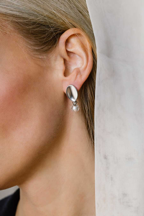 Liliflo_Swiss made Wechselschmuck_Giorgia Ohrringe in Stahlfarbe mit einem Zierverschluss Muranokristall