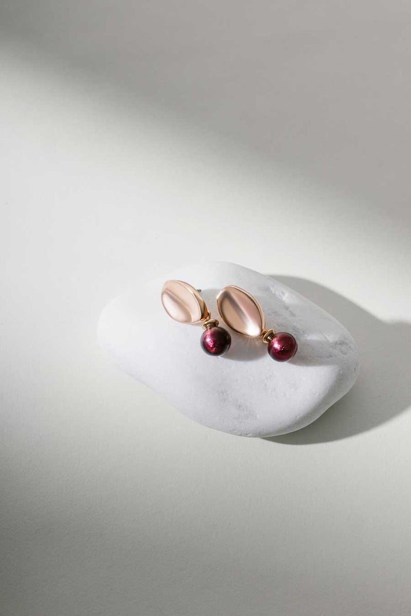 Liliflo_Swiss made Wechselschmuck_Giorgia-Ohrringe in der Farbe Roséfarbener Edelstahl mit einem Zierverschluss murano Purpur
