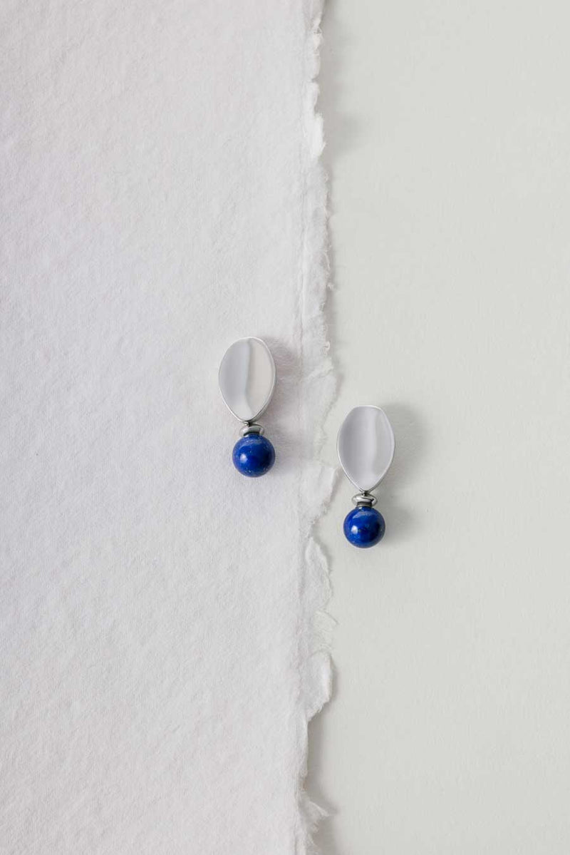 Liliflo_Bijoux interchangeable Swiss made_Boucles d'oreilles Giorgia en couleur acier avec un lien pierre semi-précieuse lapis lazuli