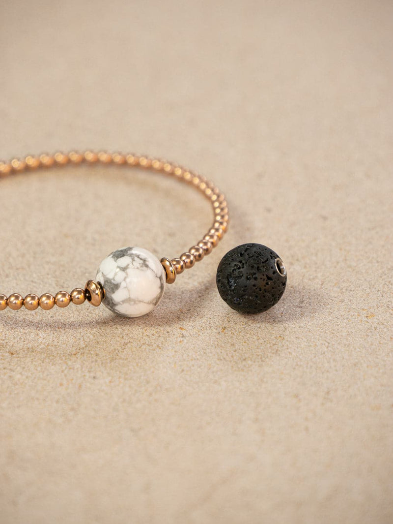 Coffret bracelet modulable Tango en couleur or rose avec des pierres semi-précieuses Howlite et Lave