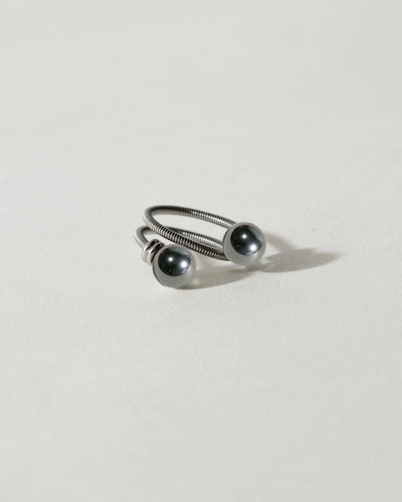 Bague femme Swiss made avec une pierre Hématite