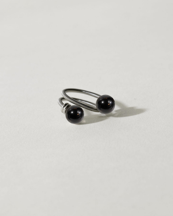 Bague femme Swiss made avec une pierre Onyx