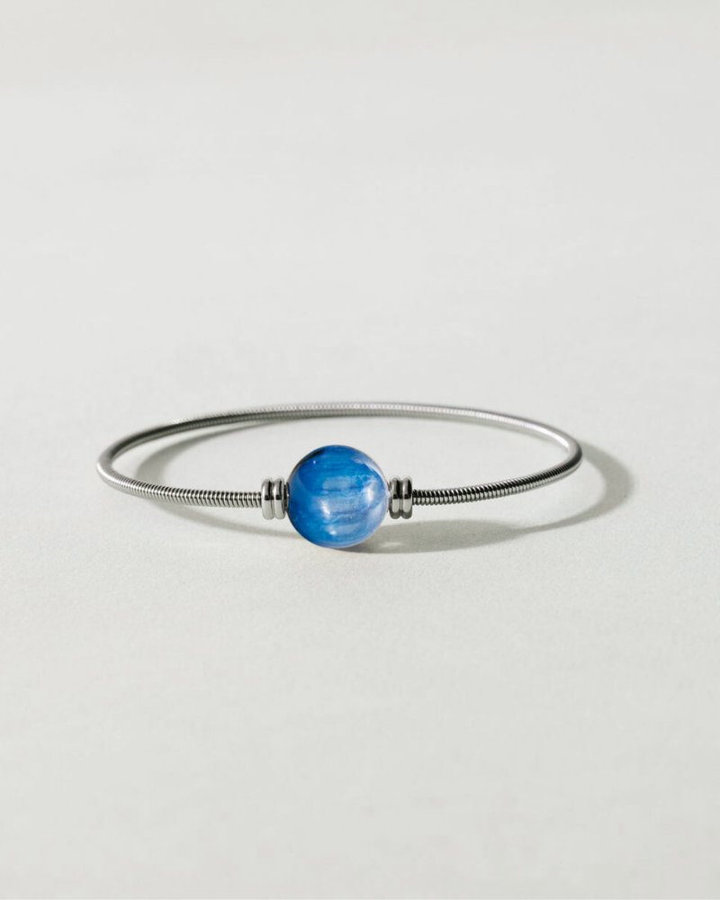 Liliflo_Bijoux femme interchangeable Swiss made_Bracelet simple tour femme en spiral avec une pierre semi-précieuse Cyanite