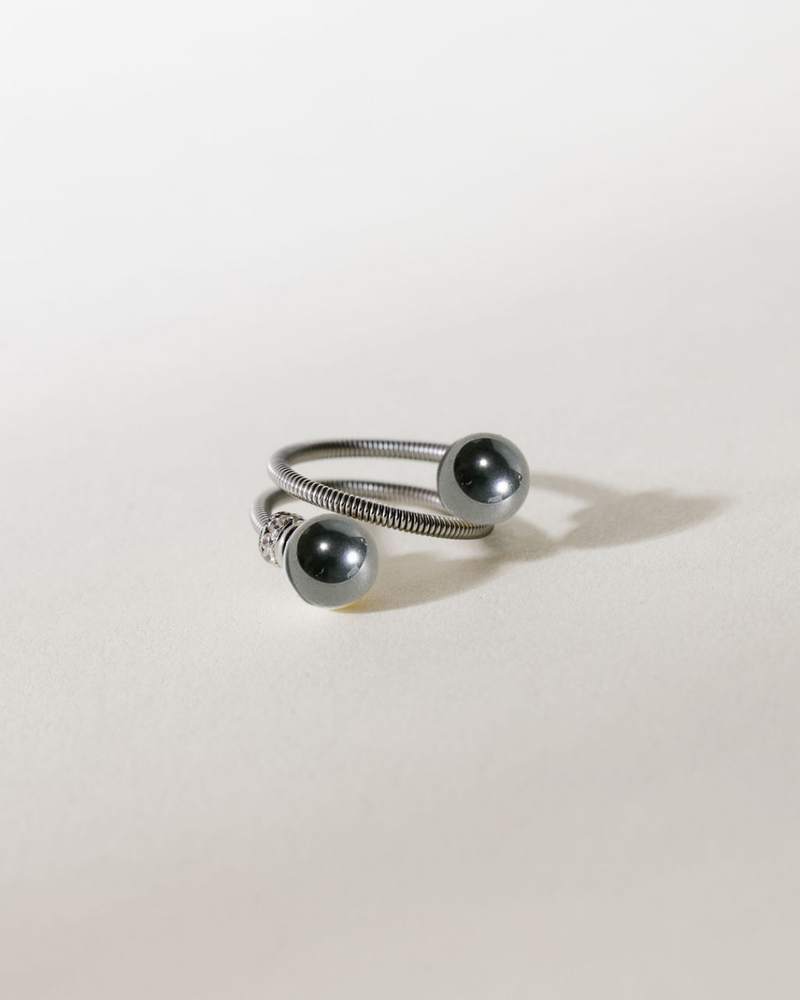 Bague diamant femme Swiss made avec une pierre Hématite