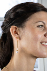 Liliflo - Boucles d'oreilles pendantes interchangeable Swiss made - Collection Edelweiss Melanie Oesch - Pendantes couleur acier doré avec perles de culture et Lien interchangeable en perle de culture