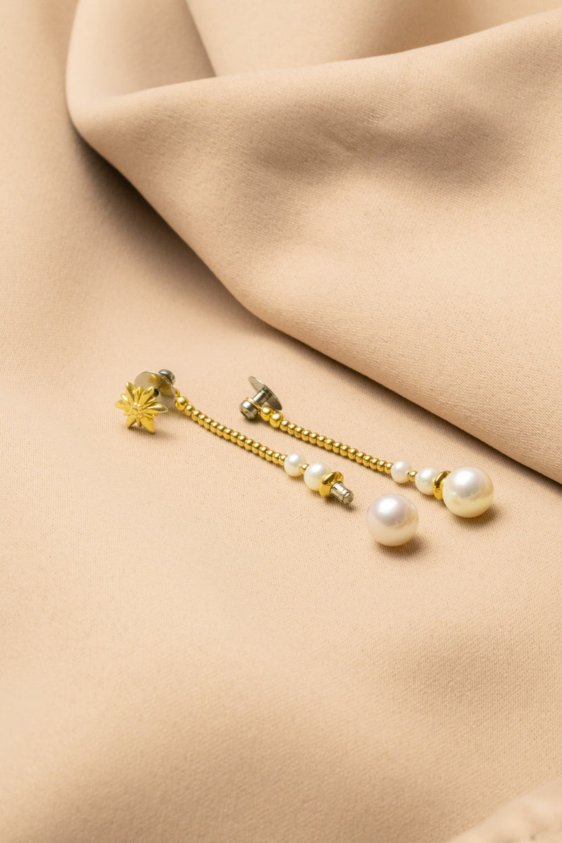 Liliflo - Boucles d'oreilles pendantes interchangeable Swiss made - Collection Edelweiss Melanie Oesch - Pendantes couleur acier doré avec perles de culture et Lien interchangeable en perle de culture