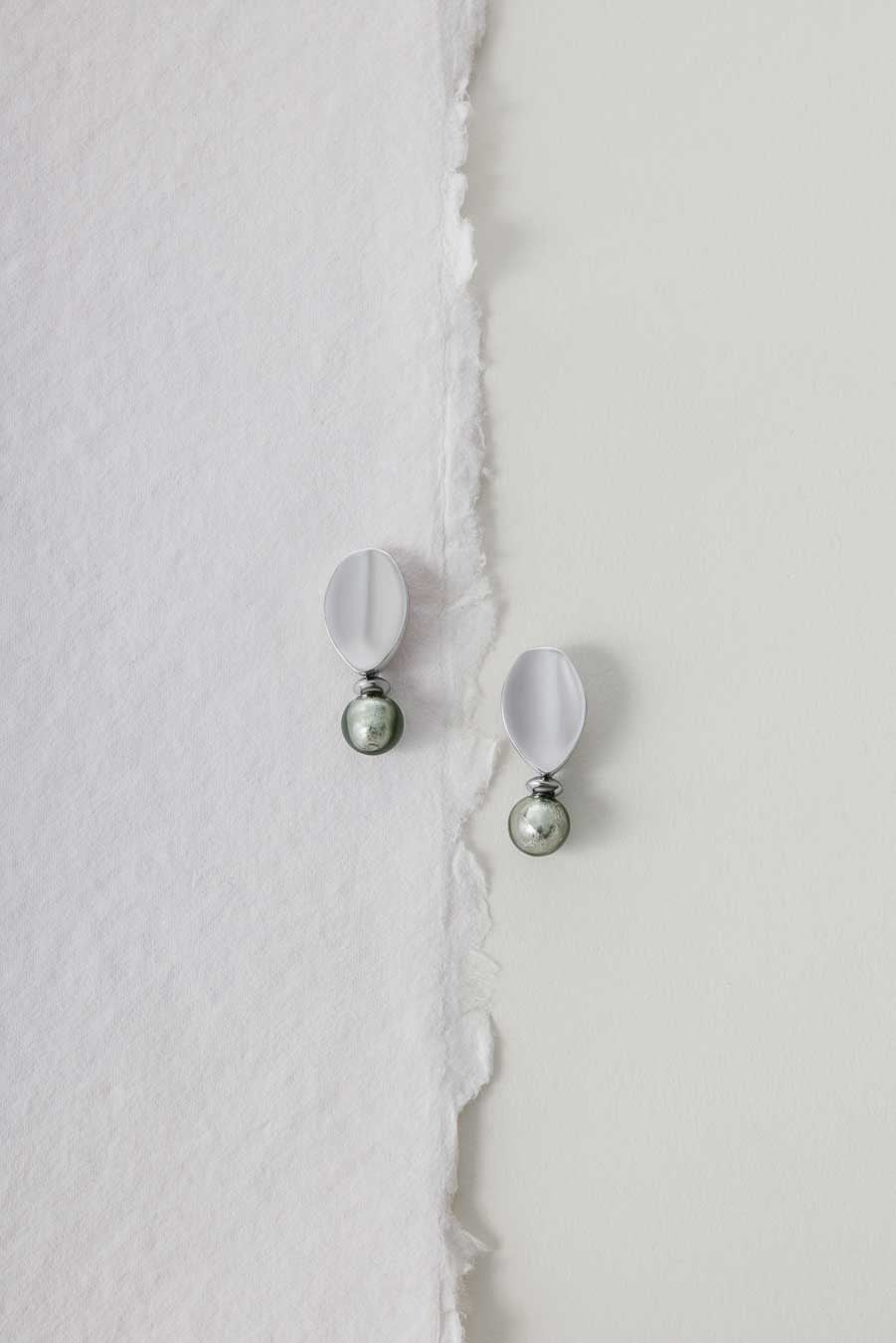 Liliflo_Bijoux interchangeable Swiss made_Boucles d'oreilles Giorgia en couleur acier avec un lien murano tahiti